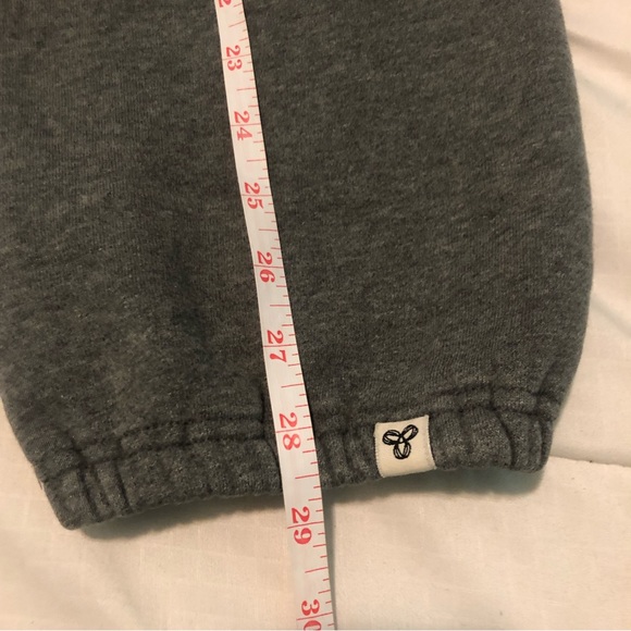 3/40$ TNA — Y2K Grey Cropped Joggers - Picture 4 of 8